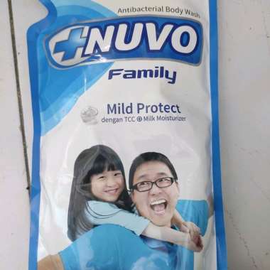Nuvo Family Sabun Cair 825 ml Merah