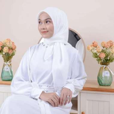 Jilbab Segiempat Parispremium Polos Hijab Segi Empat Paris Premium Jahit Tepi Anti Letoy 110 x 110 P