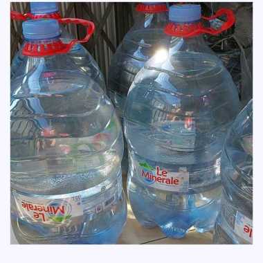 Le Minerale 15 liter galon BESAR (GRAB GOJEK ONLY)- Max 2 galon by motor/bike. Lebih dr 2 galon by c