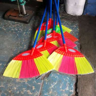 Sapu Lantai Nylon Plastik Kharisma 80cm Gagang Kayu Sapu Ijuk