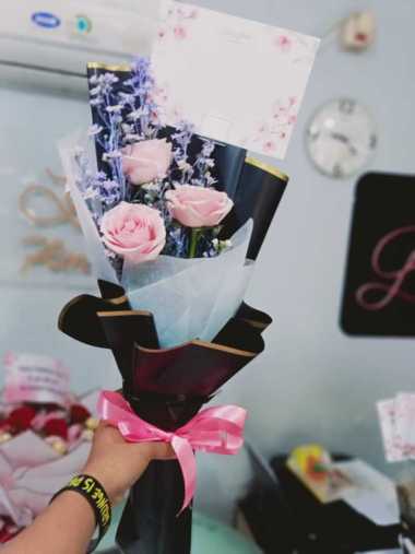 Hand bouquet Mawar Buket Bunga Birthday Buket Bunga Wisuda Buket Bunga Fresh Buket Bunga Anniversary