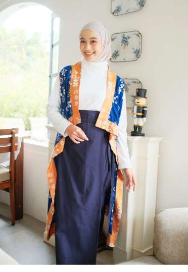 My Daily Hijab Jasmina Flow Outer Navy