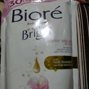 Promo Harga Biore Body Foam Bright Lovely Sakura Scent 800 ml - Blibli