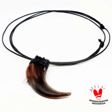 Vee Taring Kuku Sapi Kalung Liontin Unisex Coklat