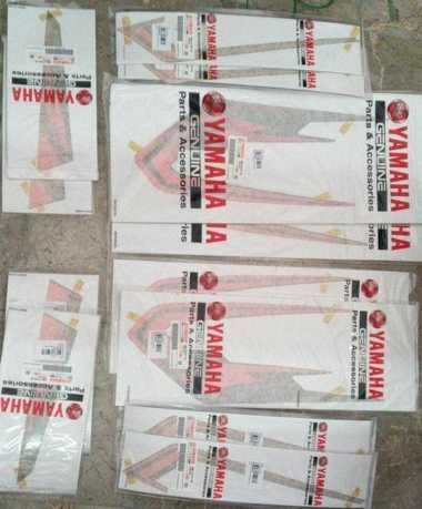Original NOS Striping Stiker FULL Tangki Belakang Box aki Kanan Kiri Yamaha RX Special 1997 Merah As