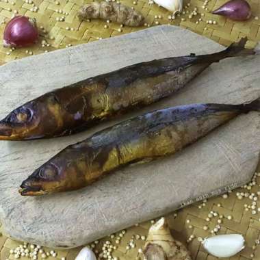 Ikan asap layang layang dan cucut/ pcs ikan asap layang sedang