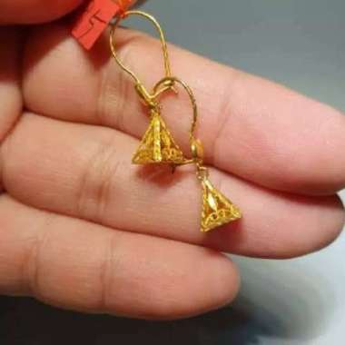 Anting emas asli model pyramid kadar 700