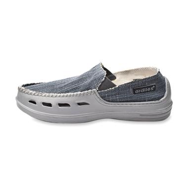 Vektor Tegak Gambar Sepatu Ardiles Slop Vektor Tegak Gambar Sepatu Ardiles Slop