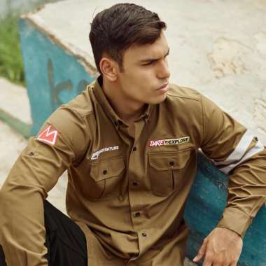 Jual Kemeja Putih Pria    Strip Model Terbaru - Harga Promo Februari 2023