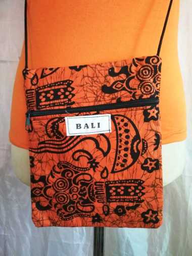 Tas selempang kain paspor motif batik bali Ungu