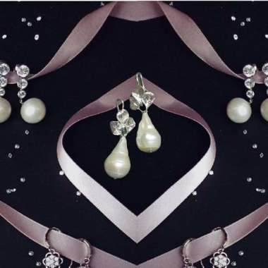 Anting Mutiara Baroq atau Bulat Asli