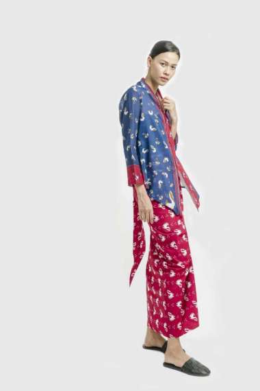 Sejauh Mata Memandang Kebaya Pendek Ayam Di Taman L