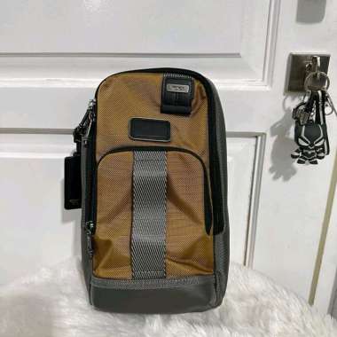 Tumi Fife Slim Sling Bag Golden Brown (Yellow) - Tas Selempang Pria
