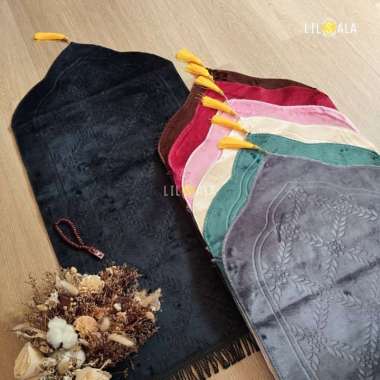 Sajadah Kubah Rafavel Midi Embossed Premium Cantik Velvet Antislip Lembaran Jade