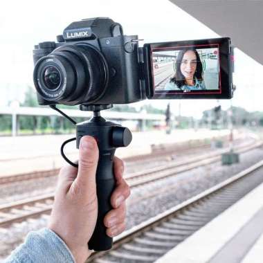 Gudang Digital Panasonic Lumix G100 kit 12-32mm DC G100V + Tripod Grip / Lumix G100V