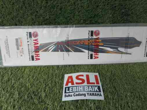28D-F174H-50 STRIPING STIKER GRAPHIC 4 MIO 28D