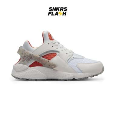 Sepatu Sneakers Wanita NIKE AIR HUARACHE CRATER WHITE GREY ORANGE - DR0449100 38.5