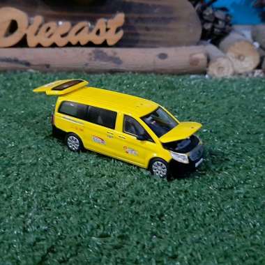 Diecast Miniatur Mercedes Benz Vito skala 1:64