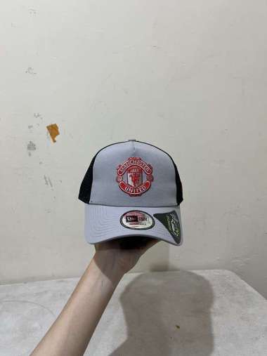 TOPI NEW ERA CAP MANCHESTER UNITED SEASONAL EF TRUCKER OSFM ORIGINAL 60564613 OSFM