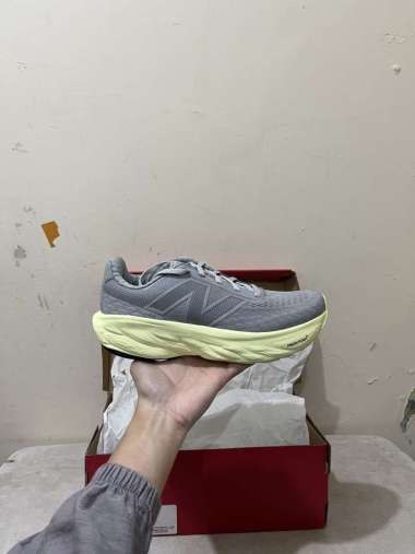 SEPATU NEW BALANCE WANITA 1080 GREY RUNNING W1080R14 37.5