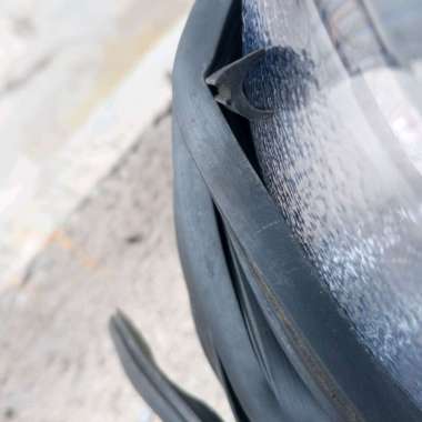 26 m karet 078C lis kaca jendela casement aluminium hitam