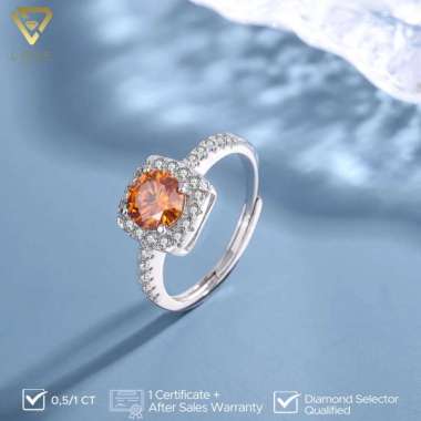 Lore Jewellery - Cincin Moissanite Lapis Emas 18K - Rainbow Square Elegant Moissanite Ring 0.5 CT &