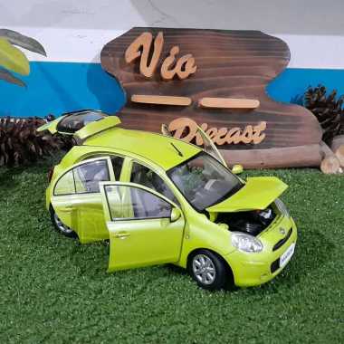 Diecast Miniatur Nissan March hijau skala 1:18