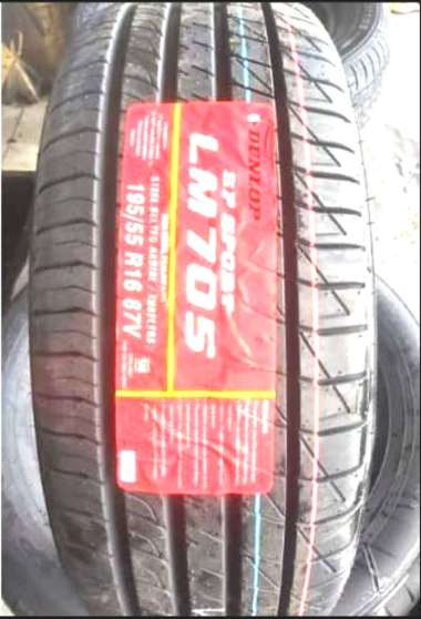 Ban mobil Dunlop 195/55 r16LM 705 Baleno Hatchback,Altis New - dl242028 -