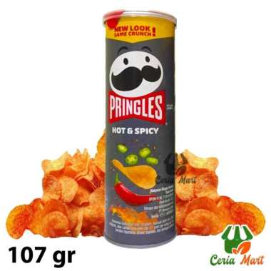 Pringles Hot and Spicy 107gr Keripik Kentang Pedas Potato Crispy Chips