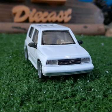 Diecast Miniatur Suzuki Vitara Bburago skala 1:43