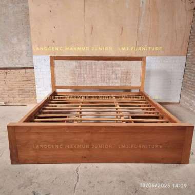 dipan tempat tidur minimalis 200x200 headboard rotan 2 laci jati jepara