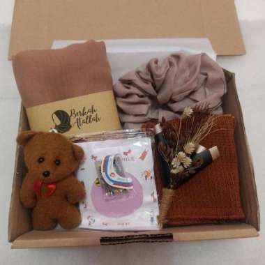 Hampers hijab , Hampers 35 jilbab , hampers cewek , kado ulang tahun cewek , wisuda guru ibu Boneka 