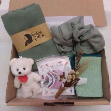 Hampers hijab , Hampers 35 jilbab , hampers cewek , kado ulang tahun cewek , wisuda guru ibu Boneka