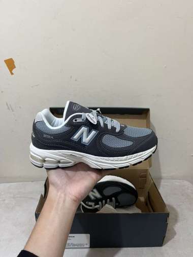 SEPATU NEW BALANCE SNEAKERS KIDS 2002R MAGNET LEAD GC2002FB 35.5