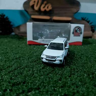 Diecast Miniatur Toyota Fortuner skala 1:64