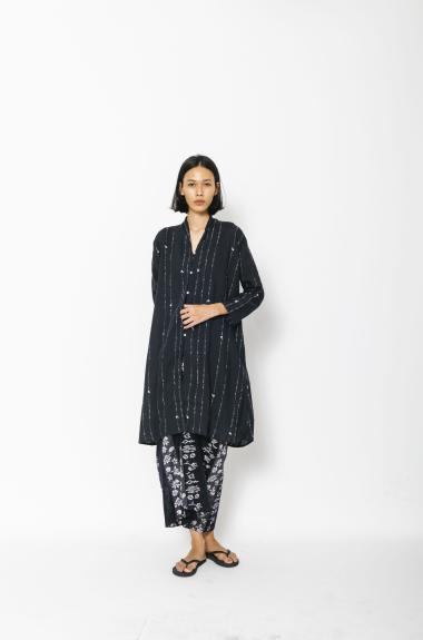 Sejauh Mata Memandang Kebaya Panjang Ayam Garis M-L Hitam