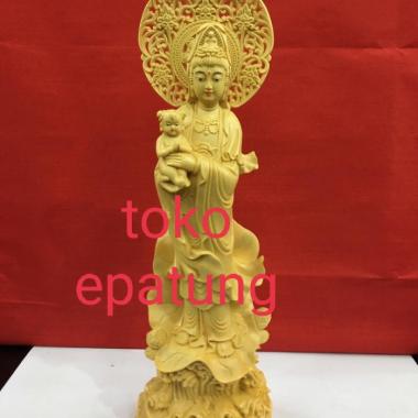 patung dewi kwan im / kwan in / guan yin gendong anak - 34 cm - kayu Multicolor