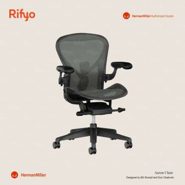 Herman Miller Remastered Aeron Chair Graphite - Ergonomic Office Chair / Gaming Chair Size B
