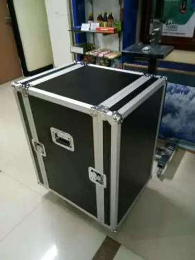 Box / Rack Hardcase 16U u/ Mixer,Power,Ampli,Efek,Management,Crossover Multicolor