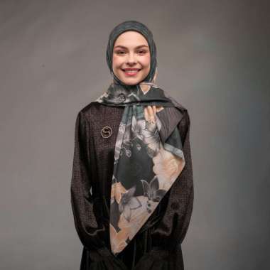 Shafira Raelyn Printed Scarf | Hijab Segi Empat Motif Dark Green
