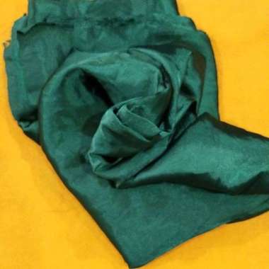 Kain Background Foto Jualan Online Satin Hijau Botol