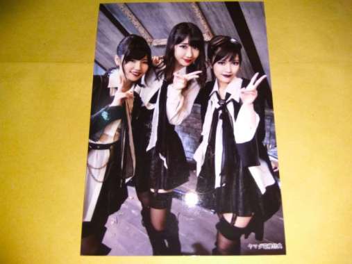 Photo Shimazaki Haruka Kashiwagi Yuki Watanabe Mayu AKB48 UZA Multivariasi Multicolor