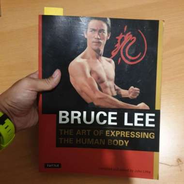 BUKU BRUCE LEE - THE ART OF EXPRESSING THE HUMAN BODY