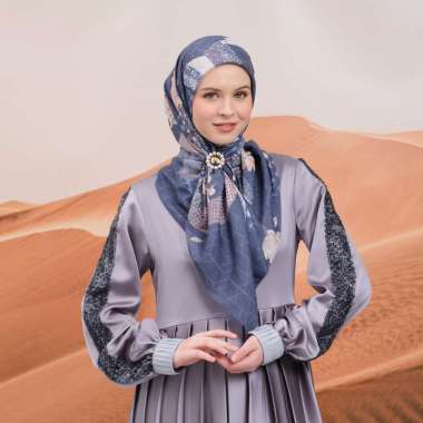 Shafira Dilara Printed Scarf | Hijab Segi Empat Motif Khaki