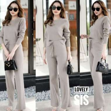 One Set Knit Queena Setelan Fashion Wanita Pakaian Setcel Rajut Bahan Premium Cream