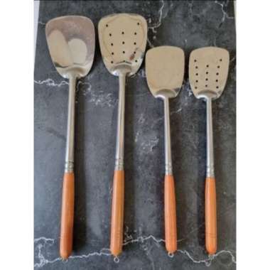 Aksesoren Sutil Penggorengan Stainless Stell (1 Pcs) / Spatula Gagang Kayu / Sodet Penggorengan Berl