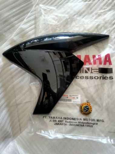 SCOOP AIR / SAYAP BAWAH TANGKI SEBELAH KIRI YAMAHA VIXION NVL/1PA ORIGINAL YGP HITAM