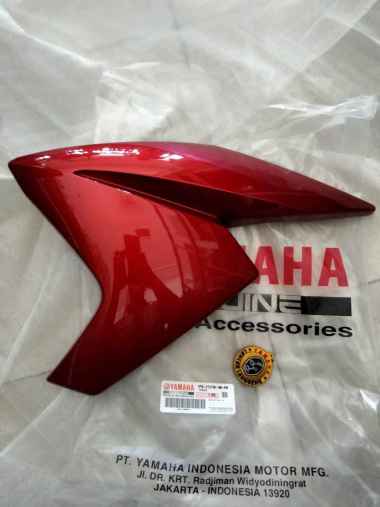 SCOOP AIR / SAYAP BAWAH TANGKI SEBELAH KIRI YAMAHA VIXION NVL/1PA ORIGINAL YGP MERAH