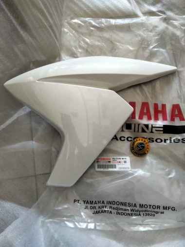 SCOOP AIR / SAYAP BAWAH TANGKI SEBELAH KIRI YAMAHA VIXION NVL/1PA ORIGINAL YGP PUTIH