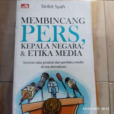 Buku jurnalistik pers wartawan mass media media literasi 4
